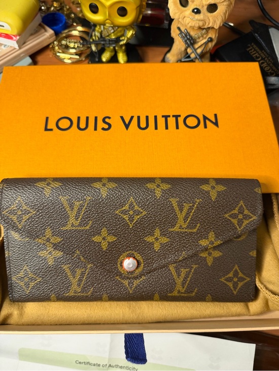 Louis Vuitton Handbags - Pre-Owned Louis Vuitton Sarah Monogram Canvas Continental Wallet in Brown & Gold